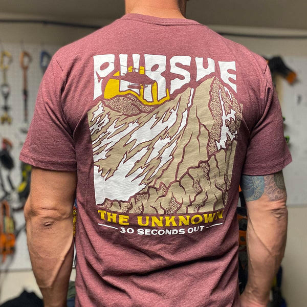 T-Shirt - Pursue The Unknown Mountains.