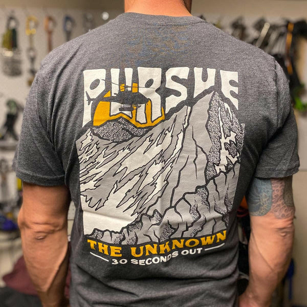 T-Shirt - Pursue The Unknown Mountains.